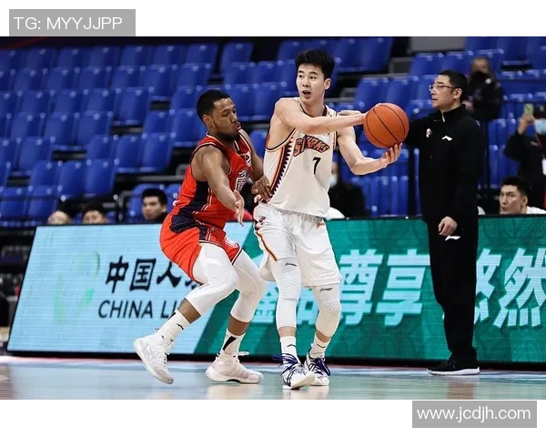 北京篮球队中路突破战术解析与比赛影响探讨