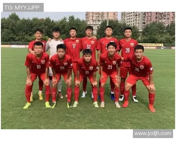 重庆足球队以63分稳居冠军赛积分榜首位争夺冠军形势明朗