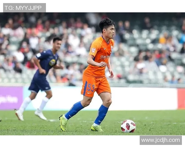 鲁能力帆激战在即海报展现激情对决与球队精神风貌