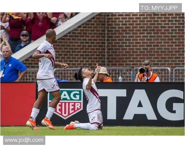 皇家盐湖与芝加哥火焰的激烈对决谁能笑到最后解析比赛精彩瞬间