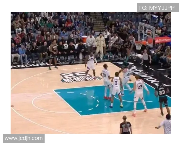 莫兰特复出首战狂砍38分引爆全场灰熊球迷齐声高呼MVP 莫兰特复出首战狂砍38分引爆全场灰熊球迷齐声高呼MVP