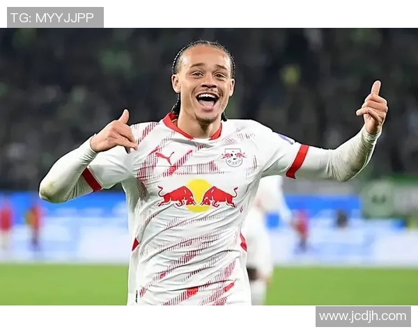 哈维西蒙斯：从青年才俊到足坛新星的成长之路与未来展望