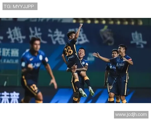 雷丁与加的夫城激战正酣比分悬念不断引发球迷热议