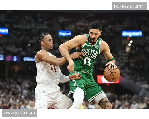 迈阿密热火与布鲁克林篮网激战正酣谁能在季后赛中笑到最后